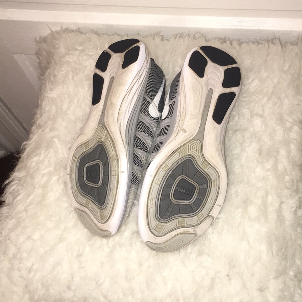 Women’s Nike sneakers grey 🔴 - Picture 3 of 5